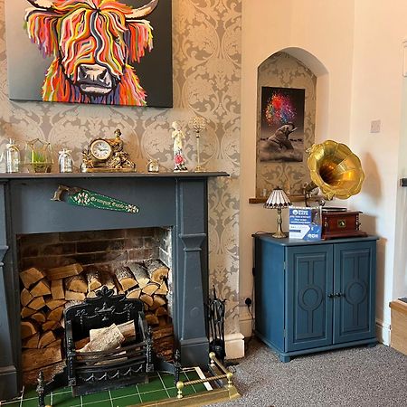 Quigley Buildings - Stylish Entire 2 Bed House Sleeps 5 Wigan - Private Garden - Free Parking - Wifi - Secure Garden Apartment Exterior foto