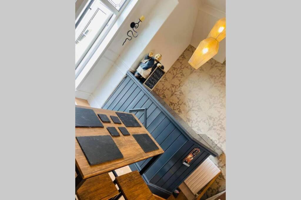 Quigley Buildings - Stylish Entire 2 Bed House Sleeps 5 Wigan - Private Garden - Free Parking - Wifi - Secure Garden Apartment Exterior foto